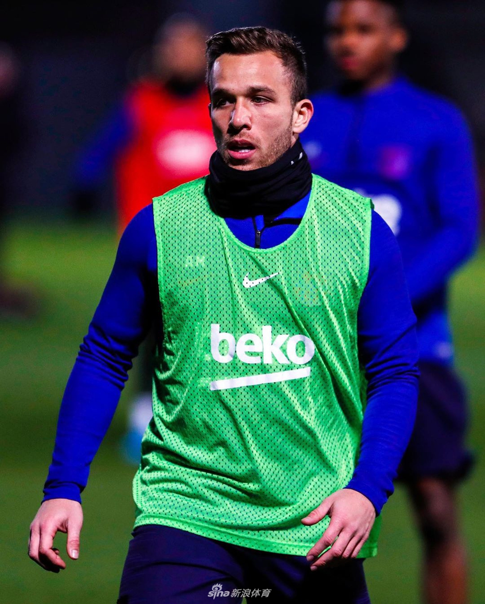 巴萨换帅后首堂训练课