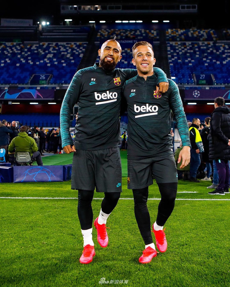 巴萨备战欧冠梅西笑开花