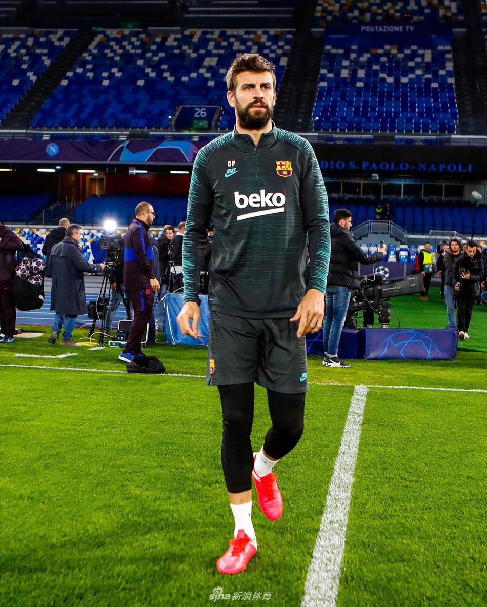 巴萨备战欧冠梅西笑开花