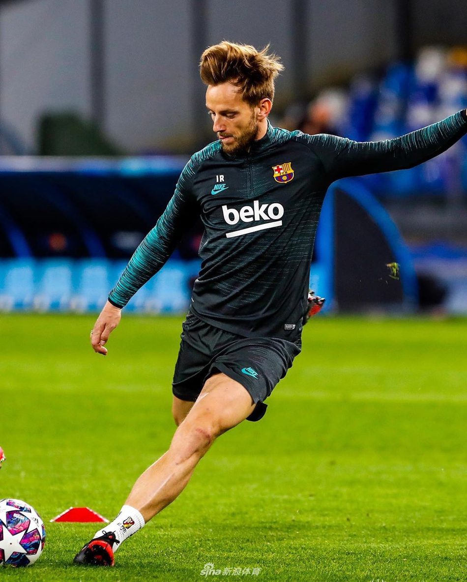巴萨备战欧冠梅西笑开花