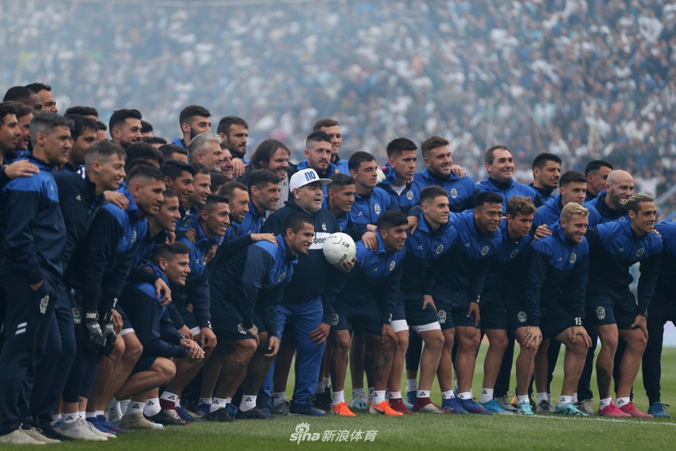 永远的神！老马重拾教鞭数万人迎接