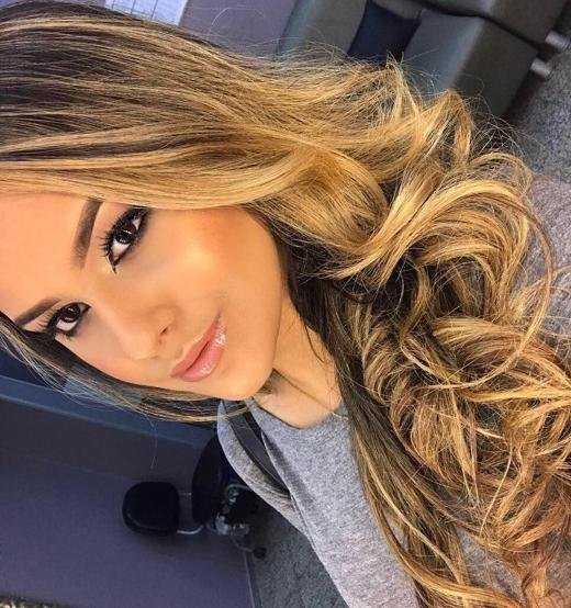 内马尔又有新欢？和19岁歌手热恋 这笑容真甜