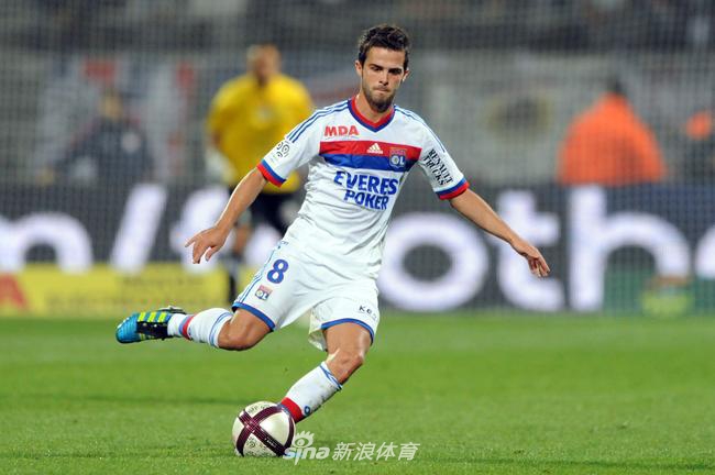 中场：皮亚尼奇(→罗马，转会费1100万欧元)