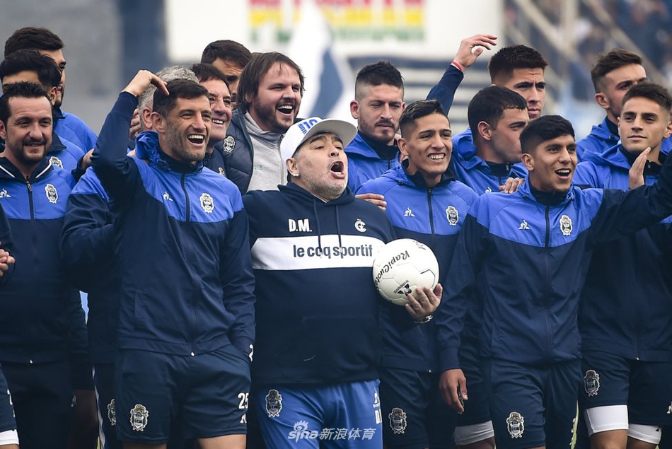 永远的神！老马重拾教鞭数万人迎接