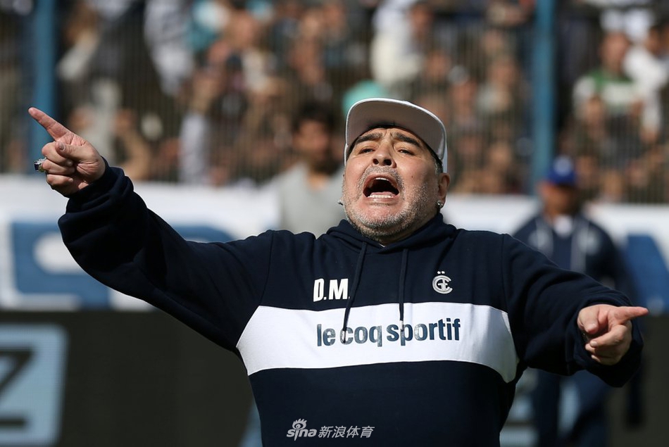 永远的神！老马重拾教鞭数万人迎接