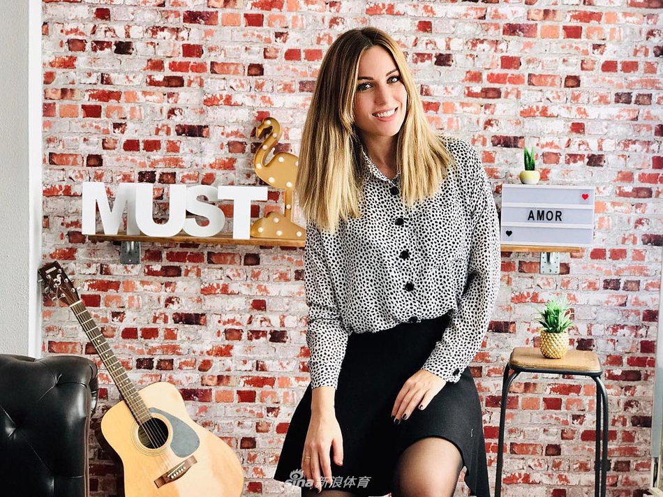 太美!德赫亚女友诠释完美身材