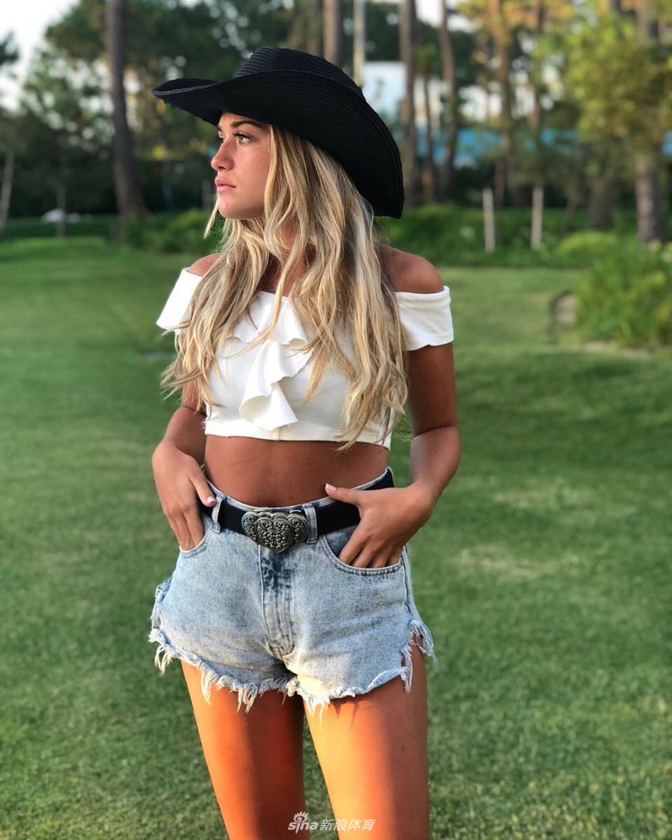 肤白臀翘惹人爱！阿圭罗新女友是她？