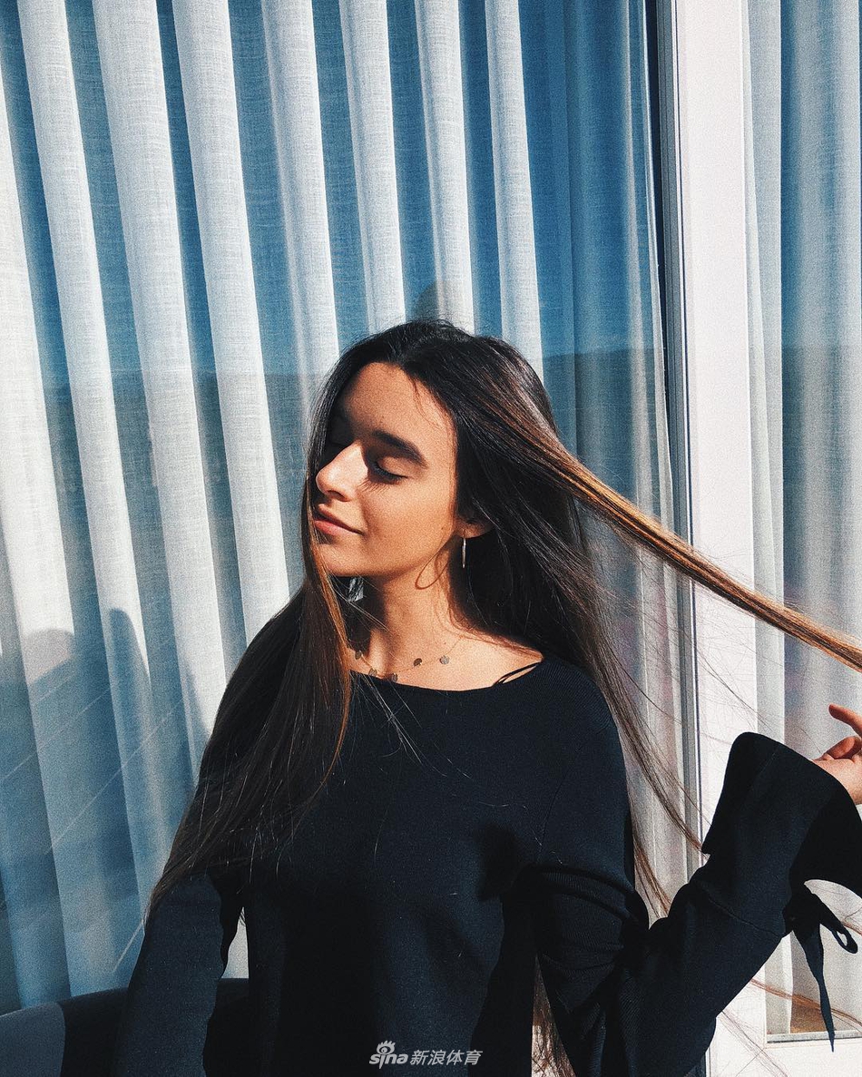 清纯可爱！皇马小妖女友竟是网红