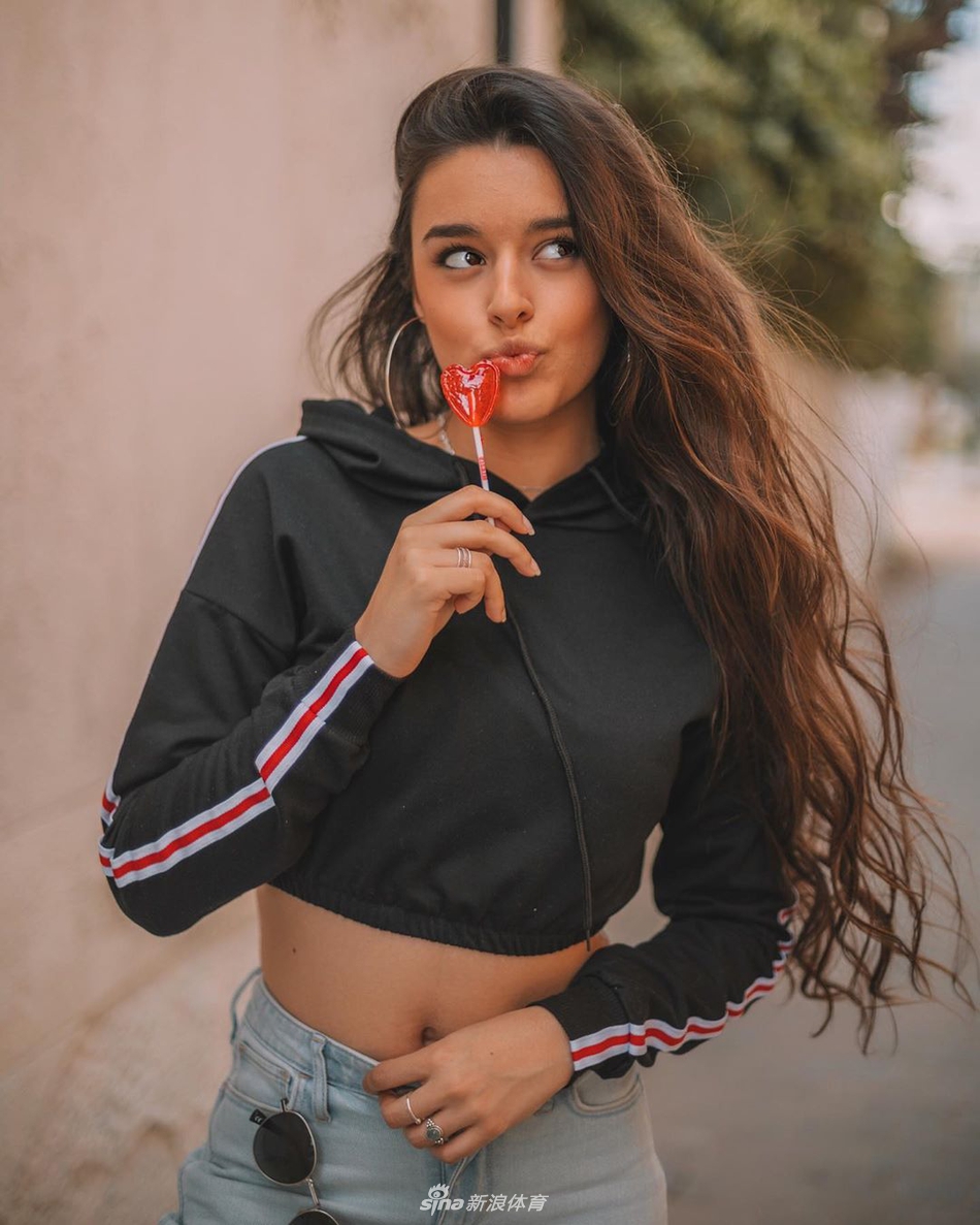 清纯可爱！皇马小妖女友竟是网红