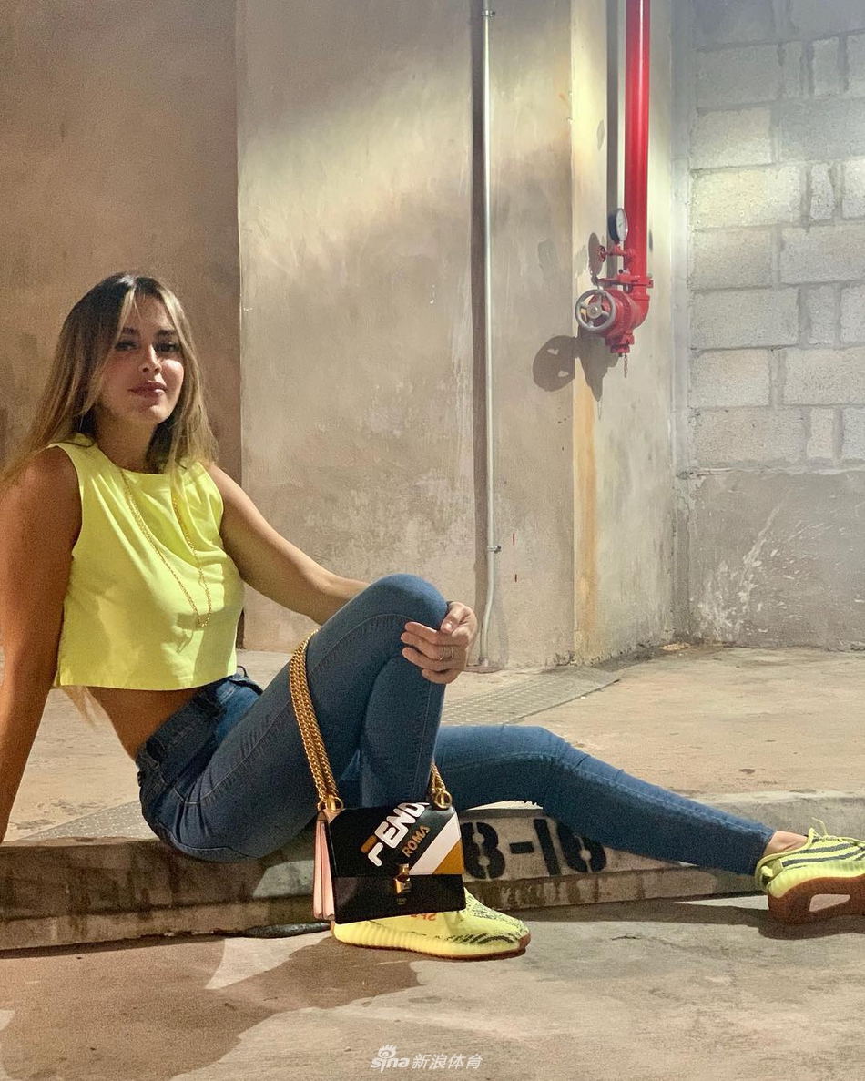 身材逆天！J罗女友最新美照