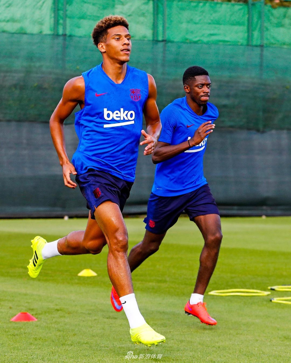 巴萨训练梅西缺席 格子这幕太搞笑