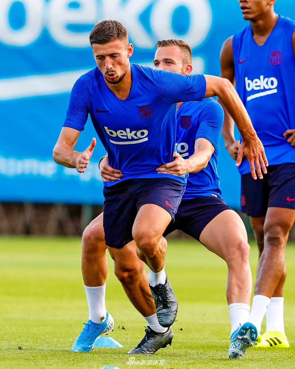 巴萨训练梅西缺席 格子这幕太搞笑