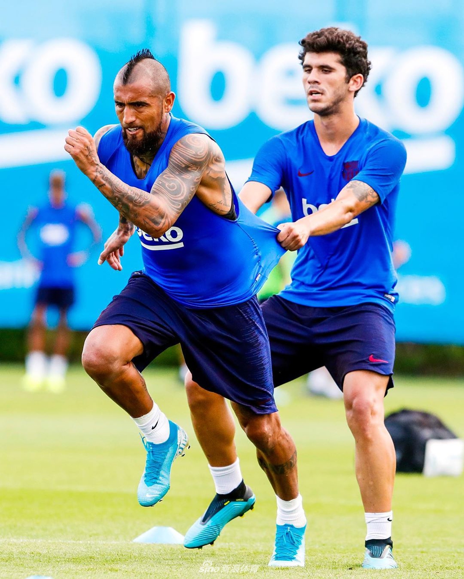 巴萨训练梅西缺席 格子这幕太搞笑