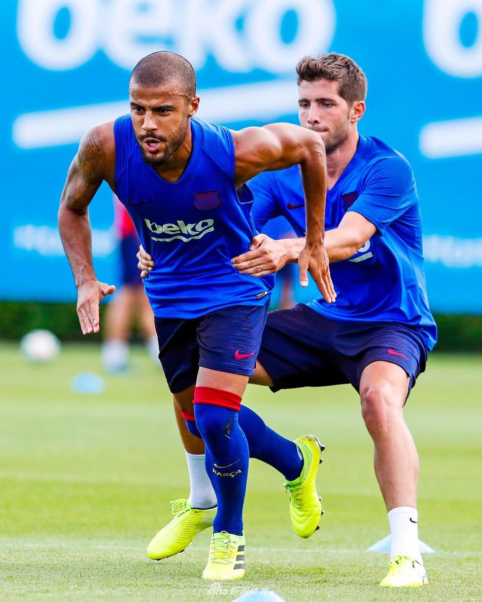 巴萨训练梅西缺席 格子这幕太搞笑
