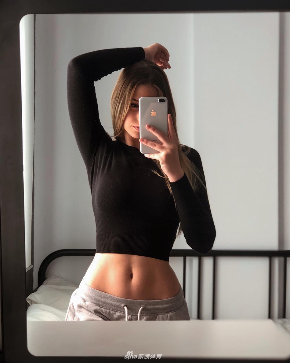 内马尔又有新欢？约会西班牙嫩模