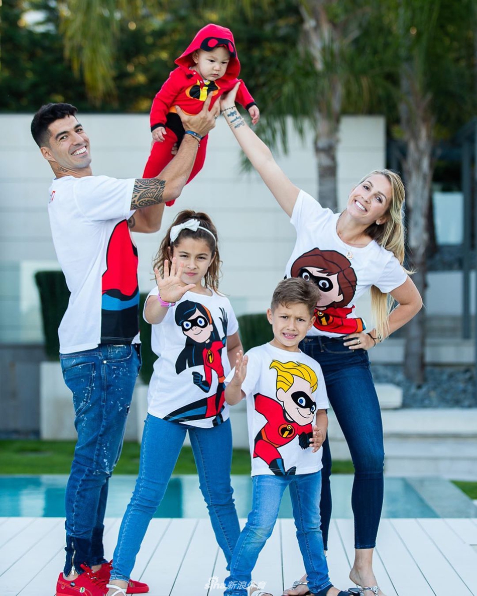 亮眼！巴萨太太团为苏神妻子庆生