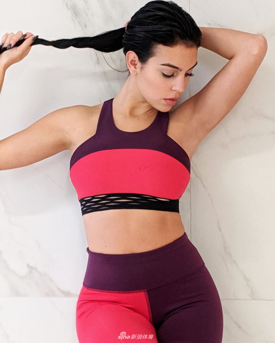 C罗女友也是健身狂魔！难怪身材这么好