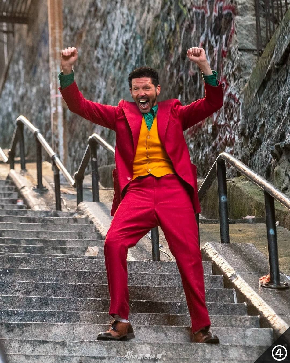 西蒙尼被玩坏了！庆祝动作遭恶搞