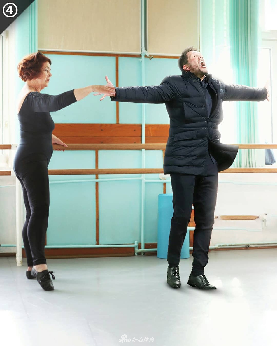 西蒙尼被玩坏了！庆祝动作遭恶搞