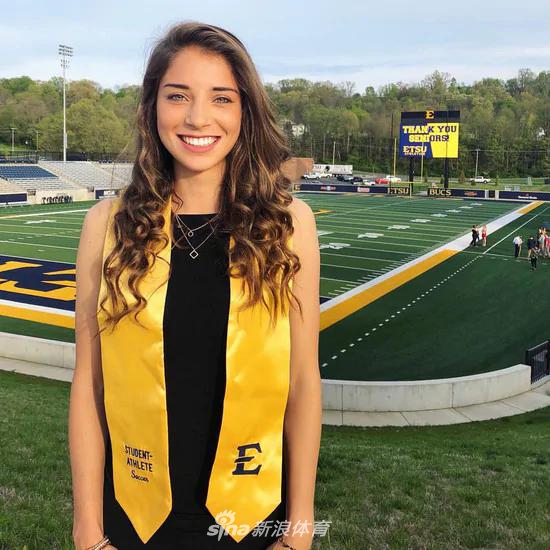 清纯邻家女！意大利女足最美女神