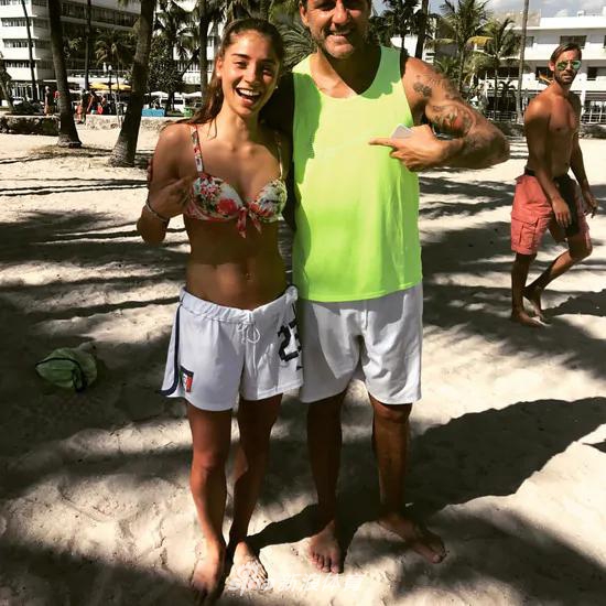 清纯邻家女！意大利女足最美女神