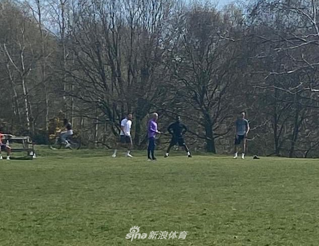 穆帅违反隔离令！在公园训练热刺球员