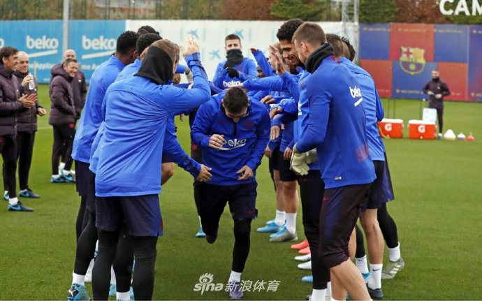 梅西被队友“围殴”？原因是…