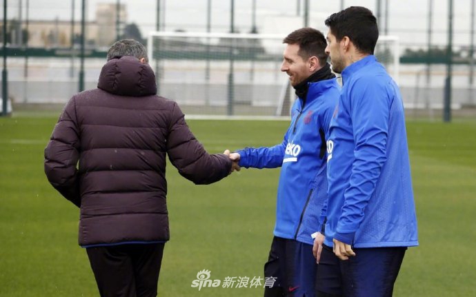 梅西被队友“围殴”？原因是…