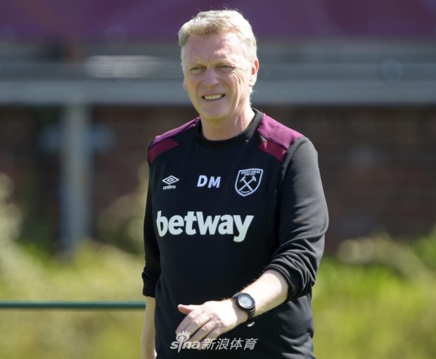 这6年莫耶斯换了3份工作，分别是桑德兰、西汉姆和皇家社会