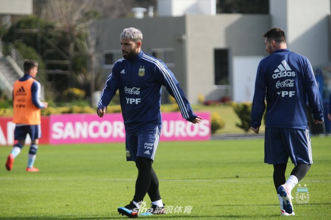 好久不见！梅西阿圭罗又同框了