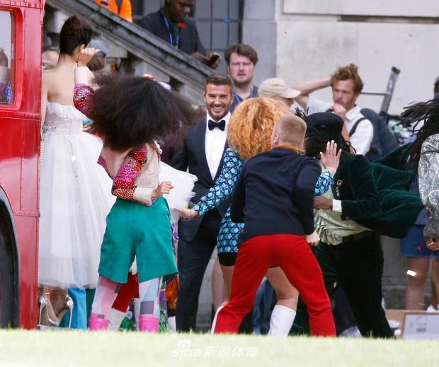 小贝和Angelababy“结婚”了！拍广告扮新婚夫妇