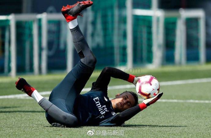 皇马全队训练备战西甲比赛