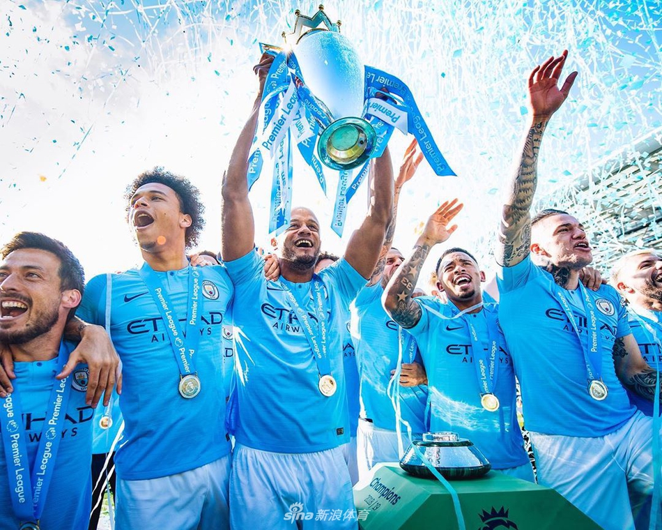 这一年曼城收获四座冠军,但下半年也遇到了不少的挫折 6   第四届中国