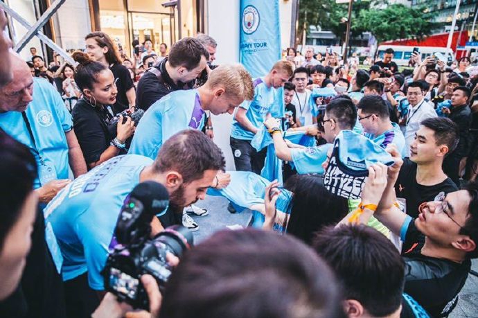真是宠!曼城对球迷好的真没话说
