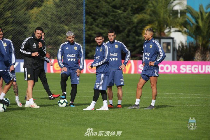 好久不见！梅西阿圭罗又同框了