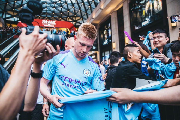 真是宠!曼城对球迷好的真没话说