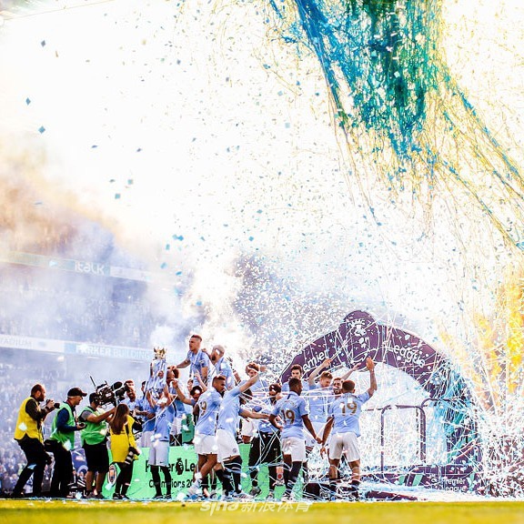 曼城官方回顾过往10年:神奇逆转+100分夺冠