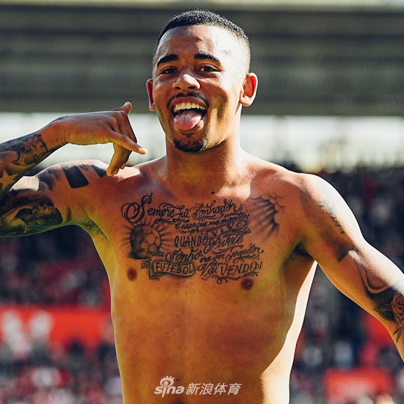 曼城官方回顾过往10年:神奇逆转+100分夺冠