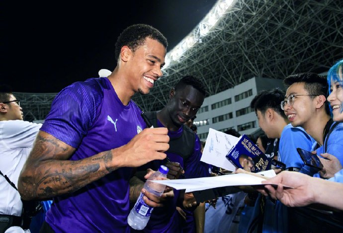 真是宠!曼城对球迷好的真没话说