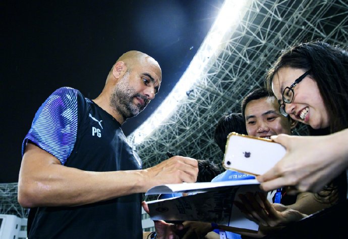 真是宠!曼城对球迷好的真没话说