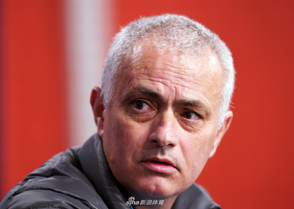 穆帅违反隔离令！在公园训练热刺球员