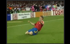 说起滑跪 你最先会想到谁？C罗？亨利？德罗巴？