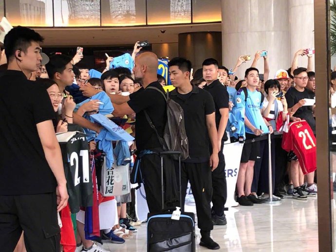 真是宠!曼城对球迷好的真没话说