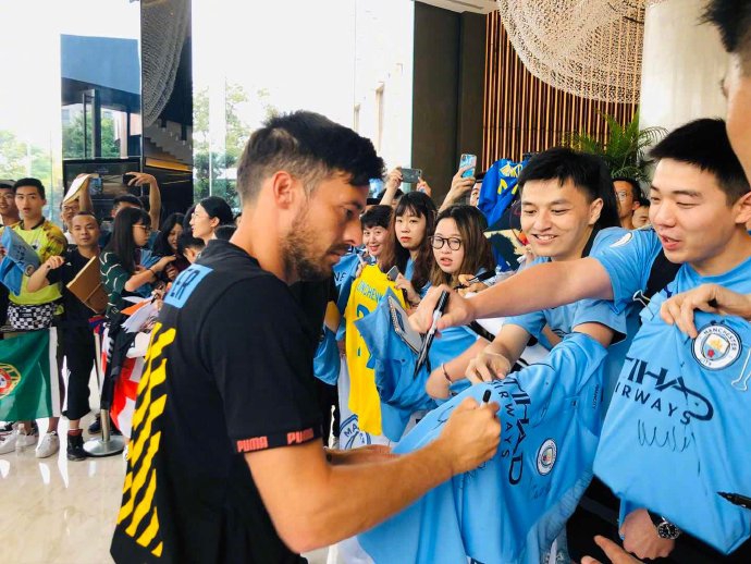 真是宠!曼城对球迷好的真没话说