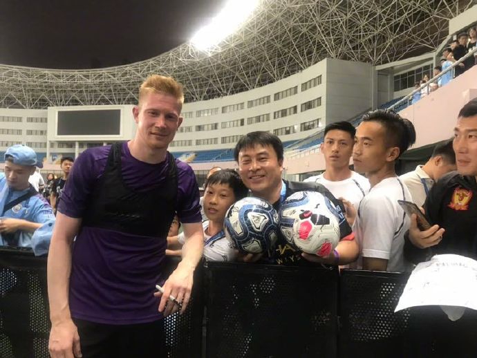 真是宠!曼城对球迷好的真没话说