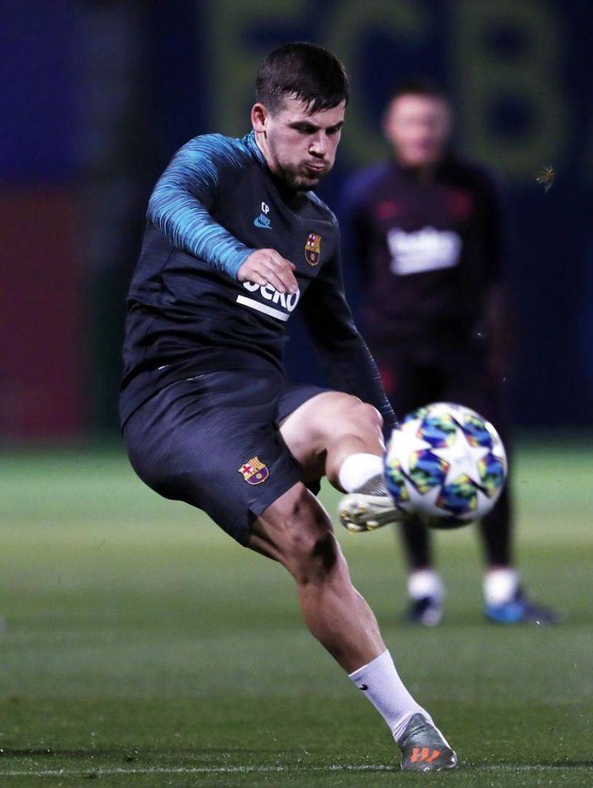 巴萨训练梅西日常坐球