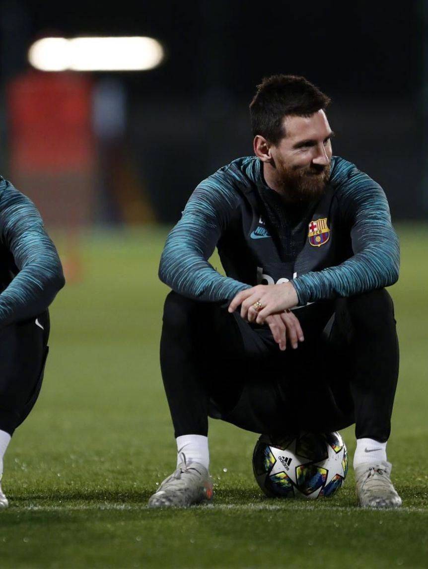 巴萨训练梅西日常坐球