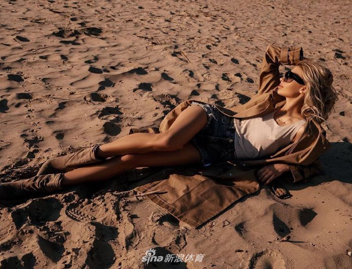 曼城妖星强吻却抱得美人归 我酸了你们呢？