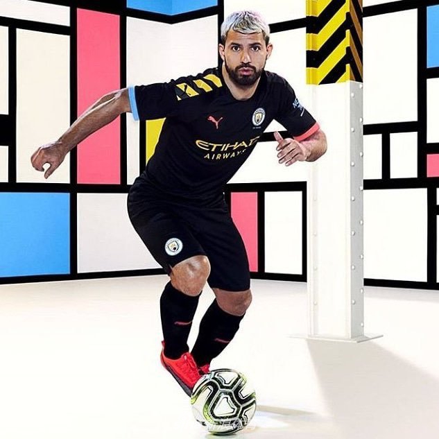 曼城新球衣公布！颜值几分？