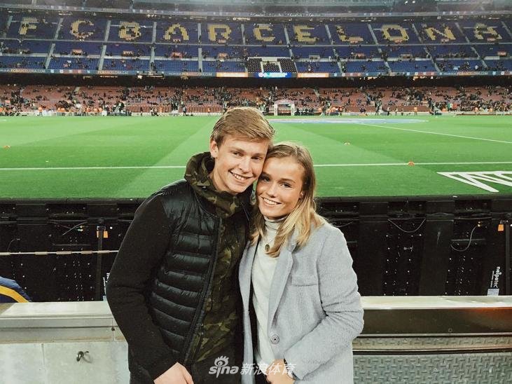 清纯可人！德容女友健美身材小清新